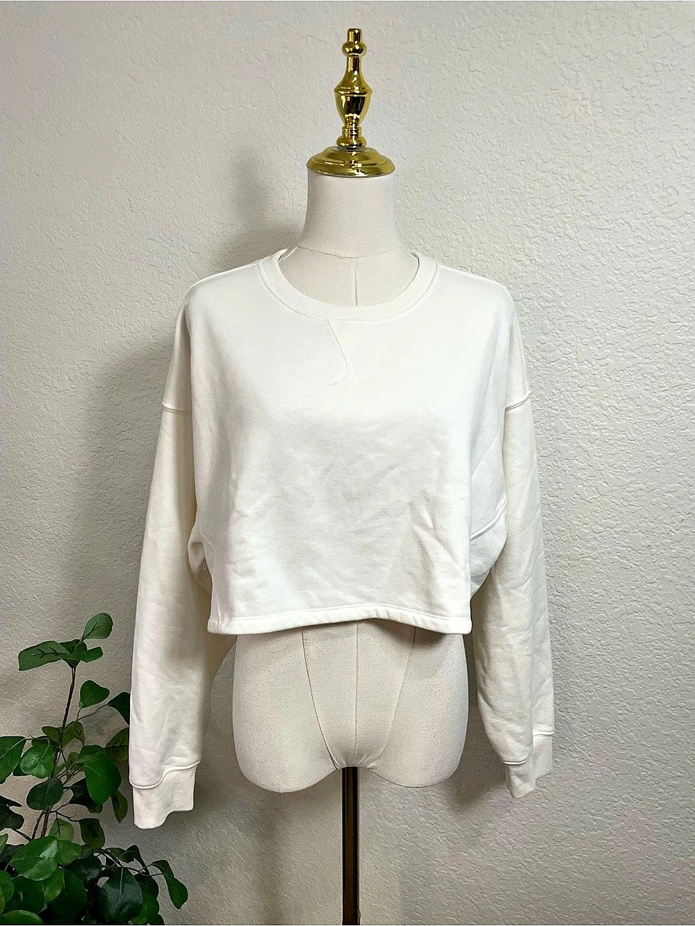 Beyond Yoga Cropped Crewneck Sweatshirt in White Like New